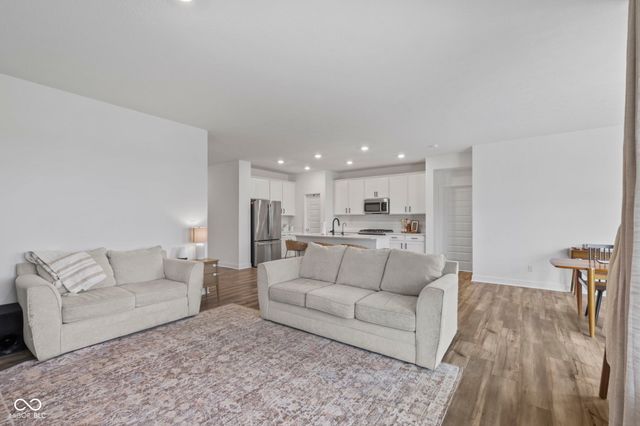 5424 Oak Knoll Drive, Whitestown, IN 46075