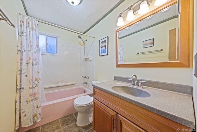 842 Greenlawn Avenue, Islip Terrace, NY 11752