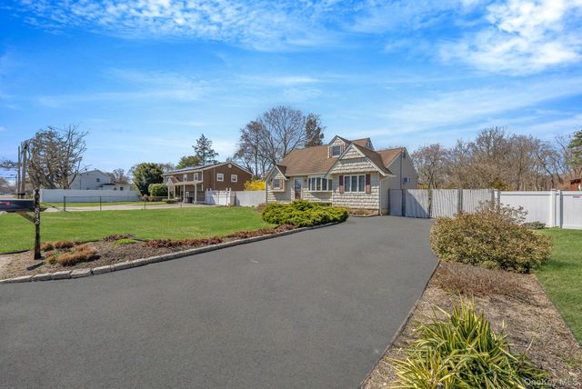 842 Greenlawn Avenue, Islip Terrace, NY 11752