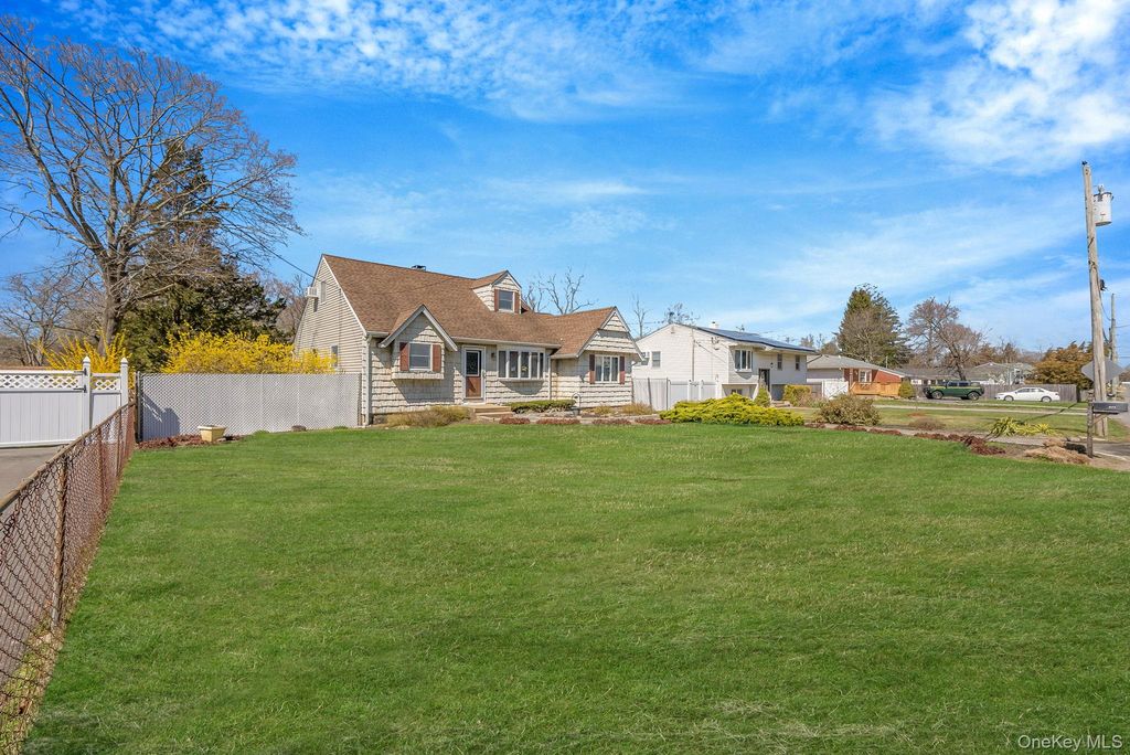 842 Greenlawn Avenue, Islip Terrace, NY 11752