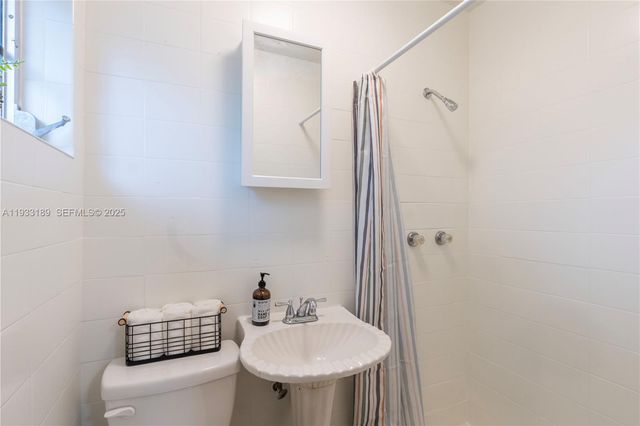 339 Falcon Ave, Miami Springs, FL 33166