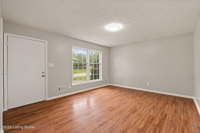 4524 Borney Cir, Jeffersontown, KY 40299