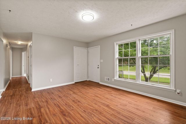 4524 Borney Cir, Jeffersontown, KY 40299