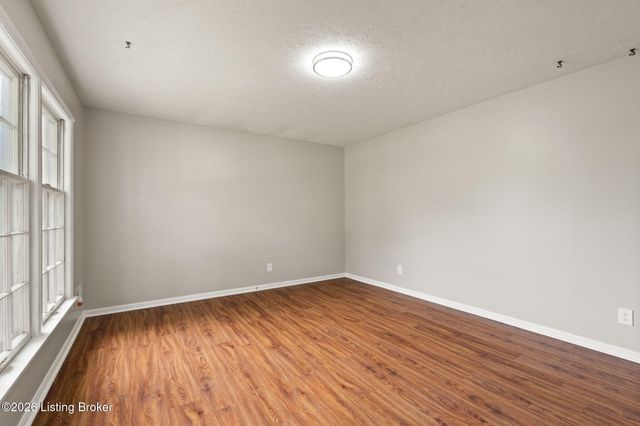 4524 Borney Cir, Jeffersontown, KY 40299