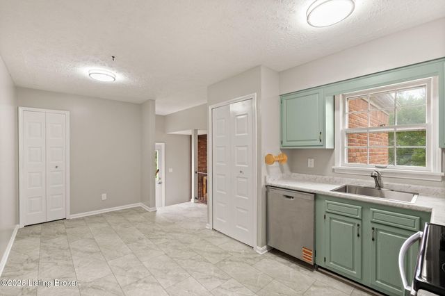 4524 Borney Cir, Jeffersontown, KY 40299