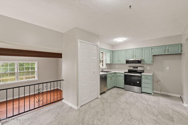 4524 Borney Cir, Jeffersontown, KY 40299