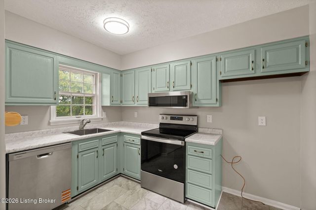 4524 Borney Cir, Jeffersontown, KY 40299