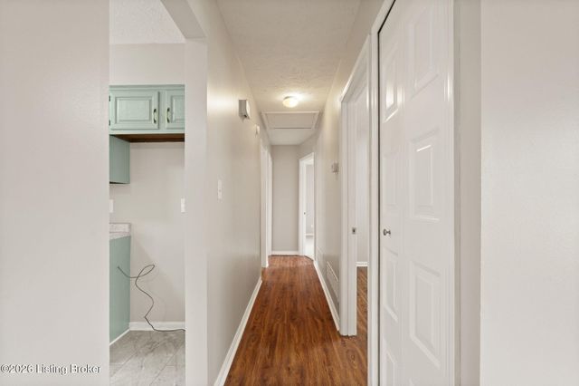 4524 Borney Cir, Jeffersontown, KY 40299
