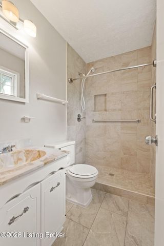 4524 Borney Cir, Jeffersontown, KY 40299