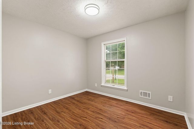 4524 Borney Cir, Jeffersontown, KY 40299