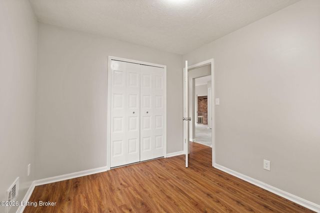 4524 Borney Cir, Jeffersontown, KY 40299