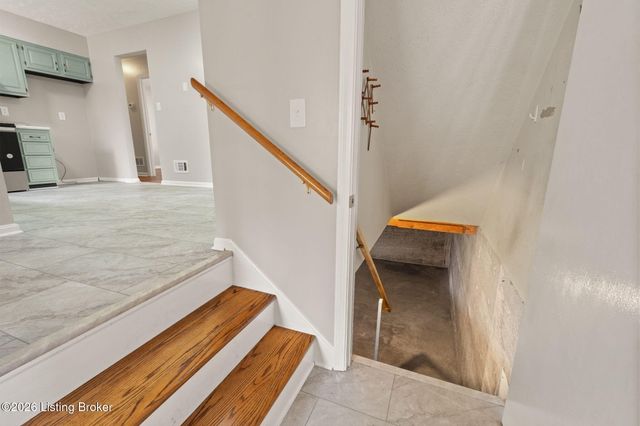 4524 Borney Cir, Jeffersontown, KY 40299