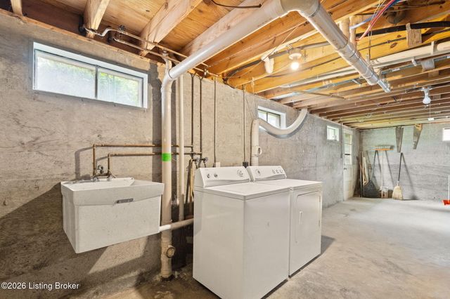 4524 Borney Cir, Jeffersontown, KY 40299