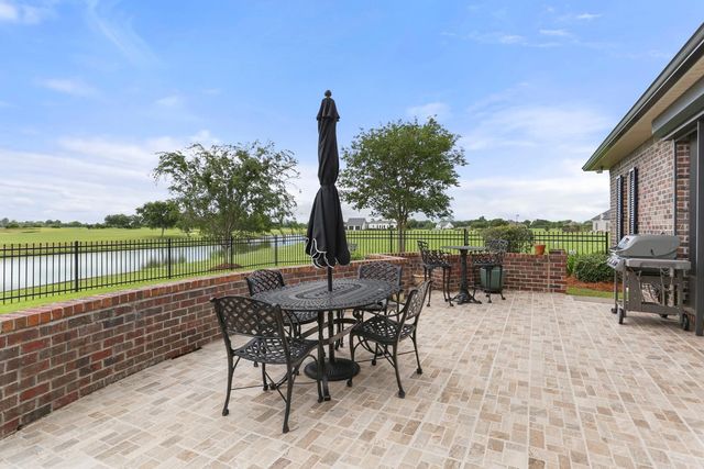 266 La Tour Boulevard, Mathews, LA 70375