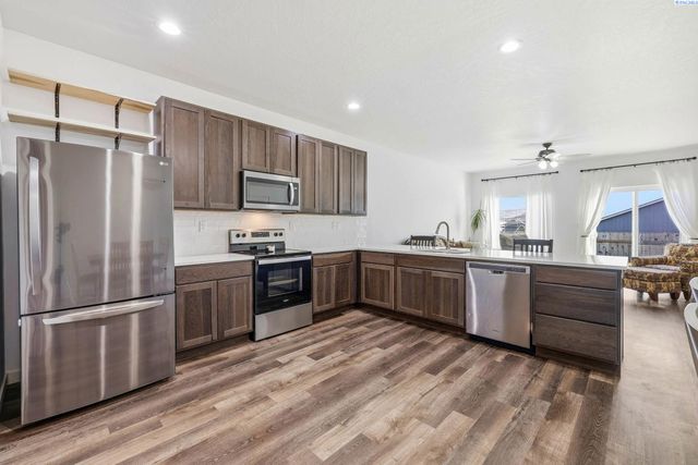 1324 14th St, Benton City, WA 99320