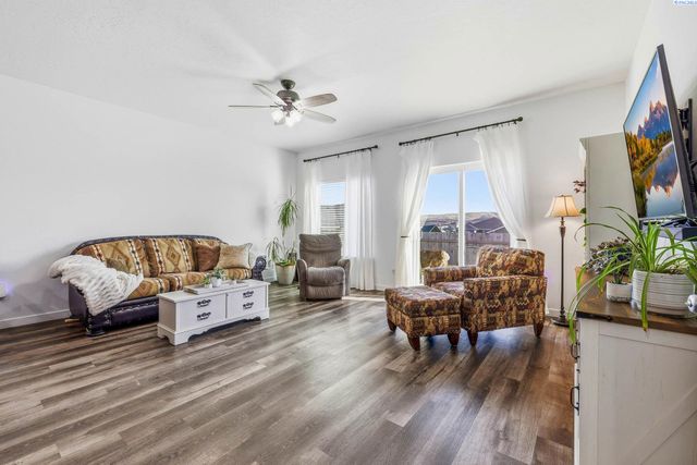 1324 14th St, Benton City, WA 99320