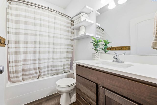 1324 14th St, Benton City, WA 99320