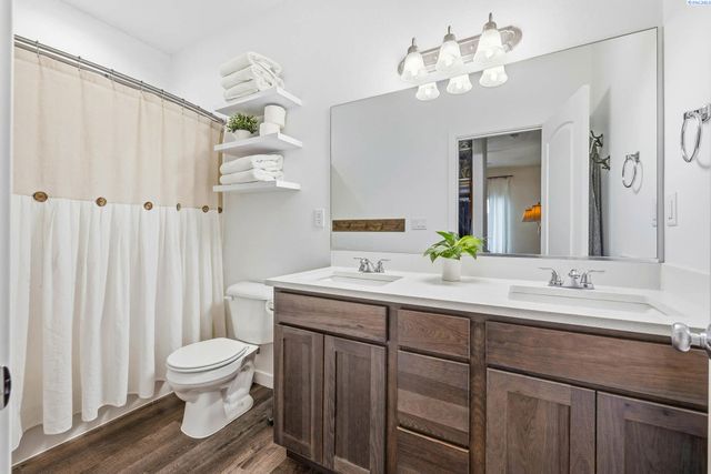 1324 14th St, Benton City, WA 99320