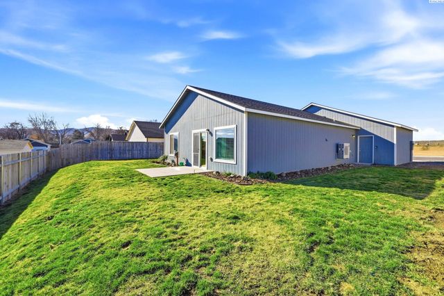 1324 14th St, Benton City, WA 99320