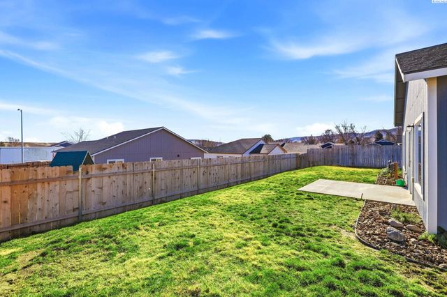 1324 14th St, Benton City, WA 99320