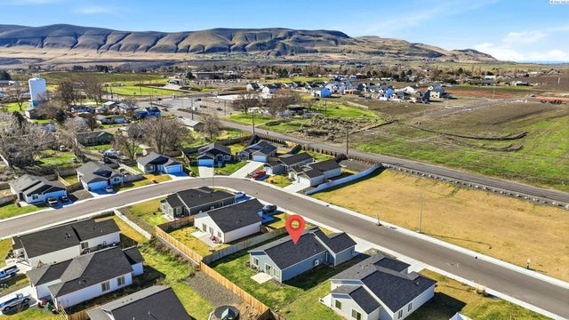 1324 14th St, Benton City, WA 99320