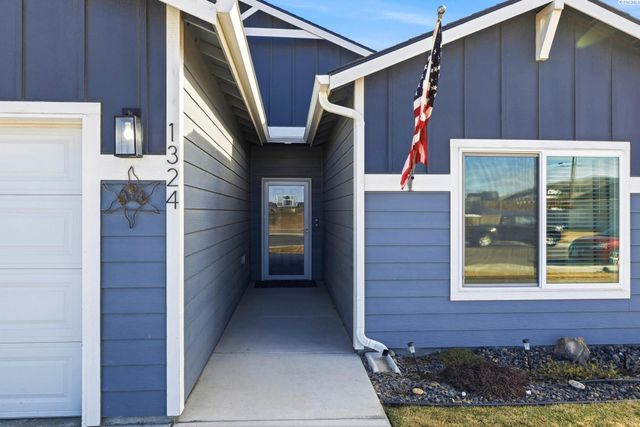 1324 14th St, Benton City, WA 99320