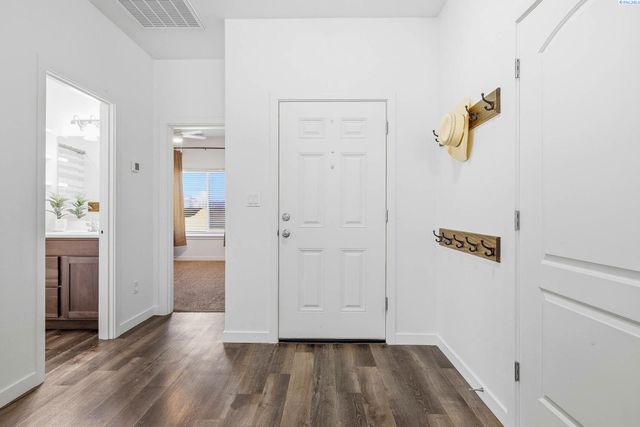 1324 14th St, Benton City, WA 99320