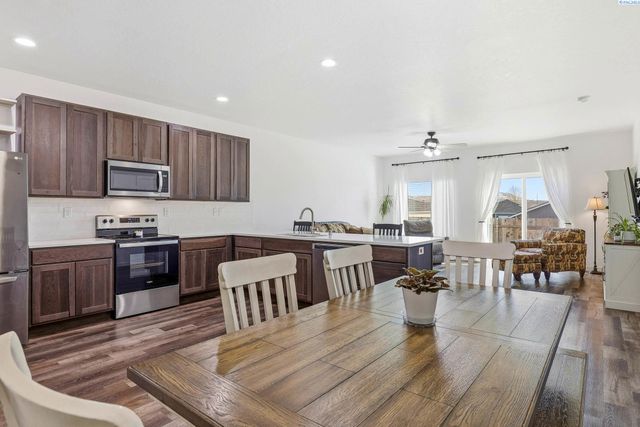 1324 14th St, Benton City, WA 99320