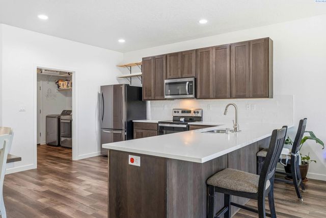 1324 14th St, Benton City, WA 99320