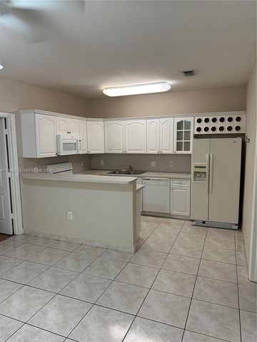 7549 NW 175th St 7549, Hialeah, FL 33015