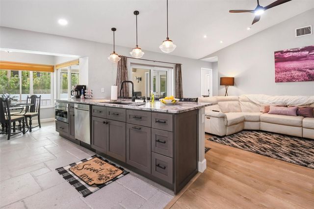 851 3RD AVENUE S, Tierra Verde, FL 33715
