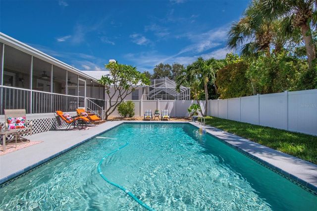 851 3RD AVENUE S, Tierra Verde, FL 33715