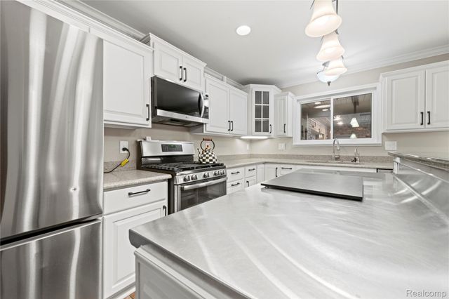 22151 Vinewood Boulevard, Taylor, MI 48180