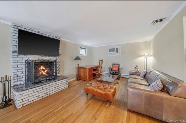 105 Vermont Street Upper, Long Beach, NY 11561