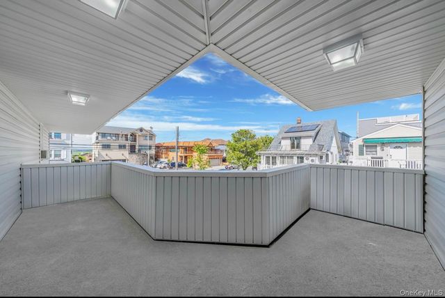 105 Vermont Street Upper, Long Beach, NY 11561