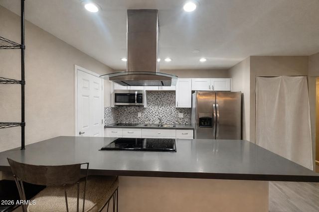 3702 W GLENDALE Avenue, Phoenix, AZ 85051