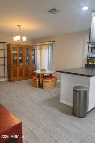 3702 W GLENDALE Avenue, Phoenix, AZ 85051