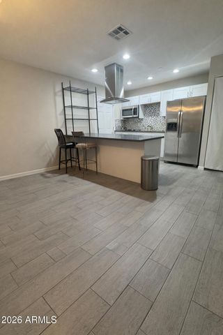 3702 W GLENDALE Avenue, Phoenix, AZ 85051