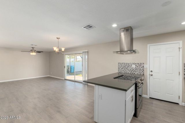 3702 W GLENDALE Avenue, Phoenix, AZ 85051