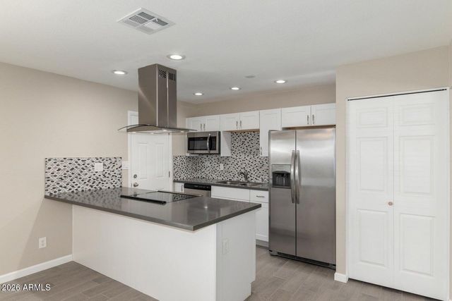 3702 W GLENDALE Avenue, Phoenix, AZ 85051