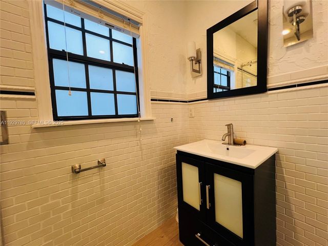 1407 SE 2nd St, Fort Lauderdale, FL 33301