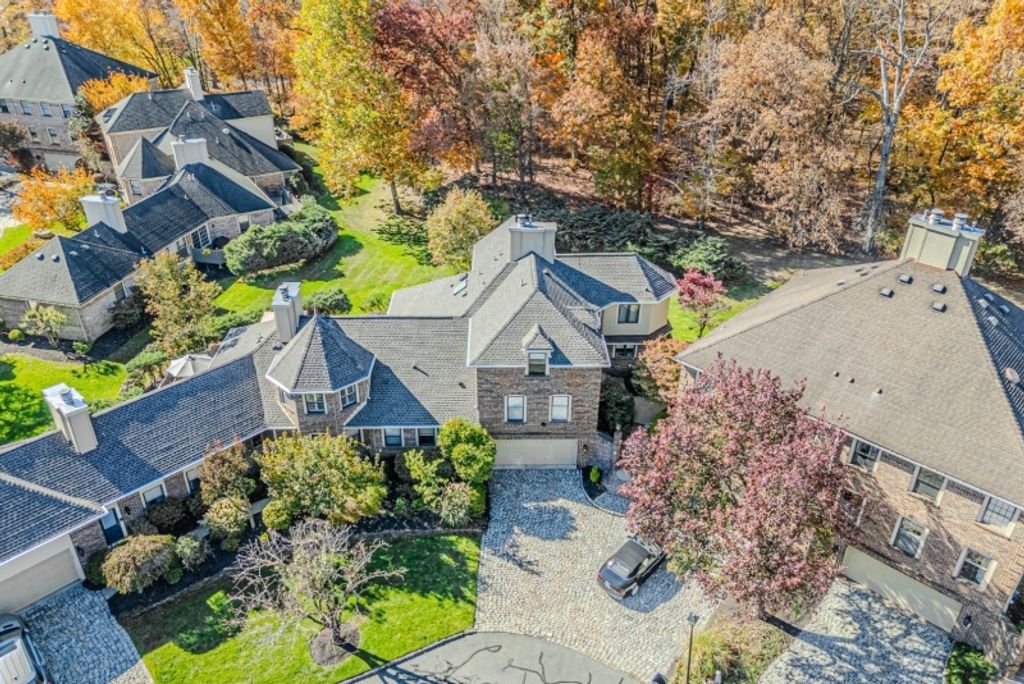 11 Casper Ct, Florham Park Boro, NJ 07932