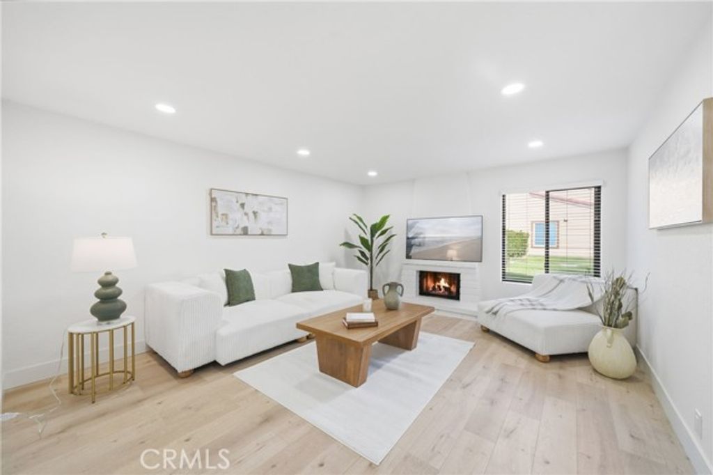 2714 Via Colina 12, Fullerton, CA 92835