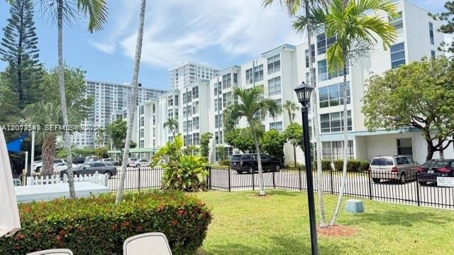 17560 Atlantic Blvd 405, Sunny Isles Beach, FL 33160