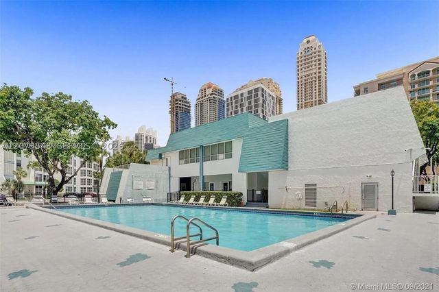 17560 Atlantic Blvd 405, Sunny Isles Beach, FL 33160