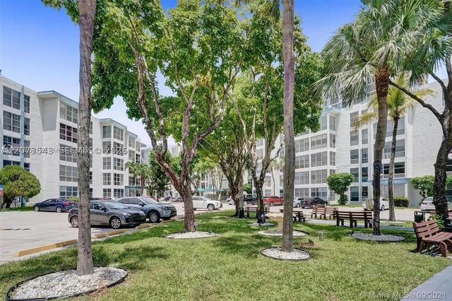 17560 Atlantic Blvd 405, Sunny Isles Beach, FL 33160