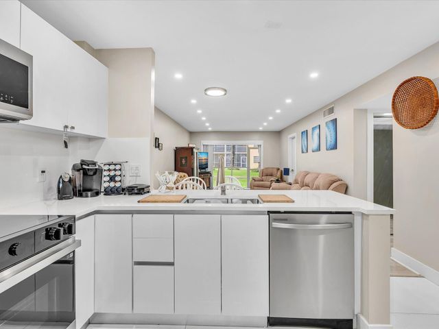 100 Ashbury Road 103, Hollywood, FL 33024