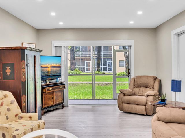 100 Ashbury Road 103, Hollywood, FL 33024