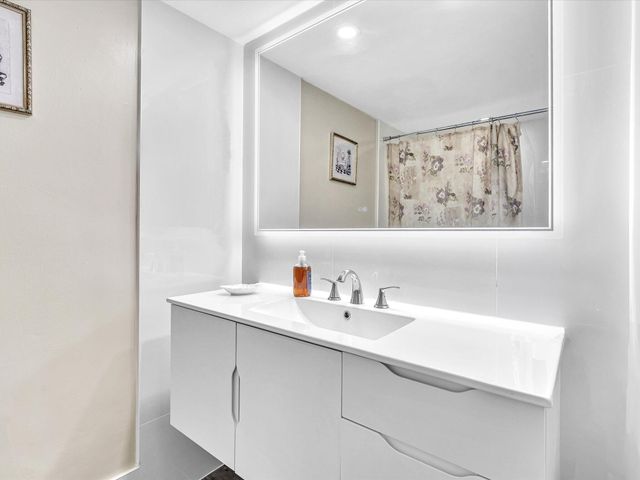 100 Ashbury Road 103, Hollywood, FL 33024