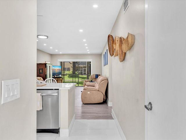 100 Ashbury Road 103, Hollywood, FL 33024
